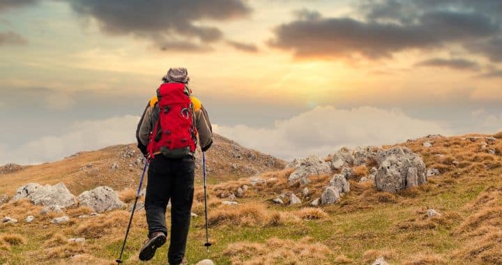 20 Solo Hiking Safety Tips for Beginners